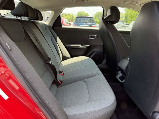 Used 2025 Kia K4 FWD image 13