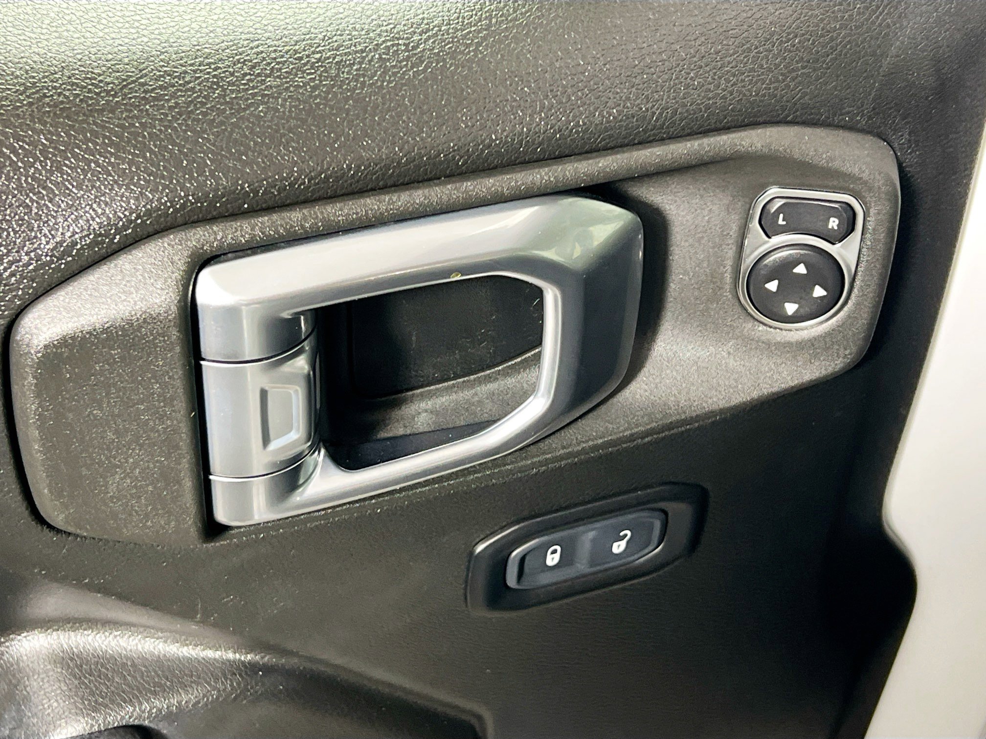 Used 2023 Jeep Wrangler Altitude image 16