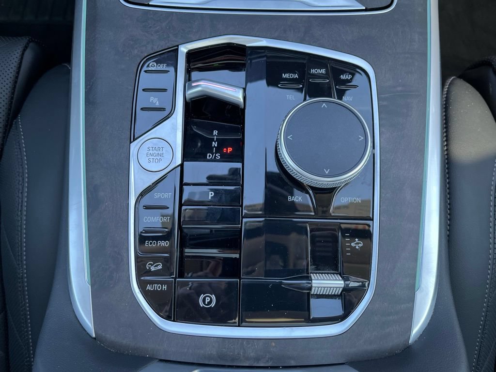 Used 2023 BMW X7 xDrive40i w/ Parking Assistance Package AWD/4WD image 43