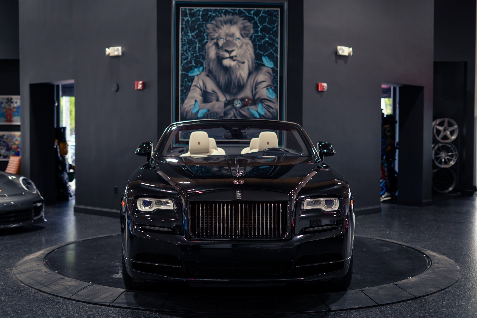 Used 2018 Rolls-Royce Dawn RWD image 15