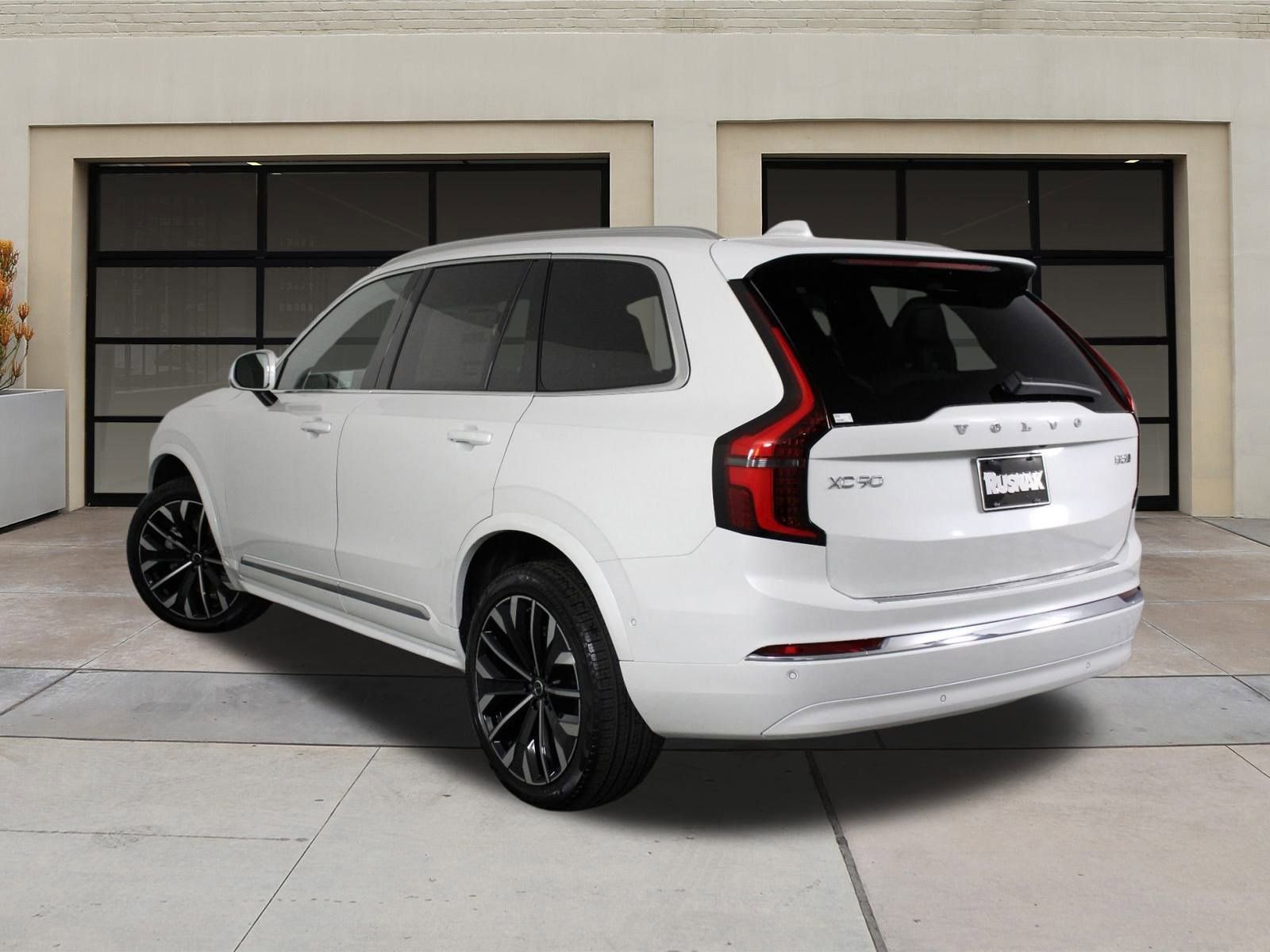 New 2026 Volvo XC90 B5 Plus w/ Protection Package image 3