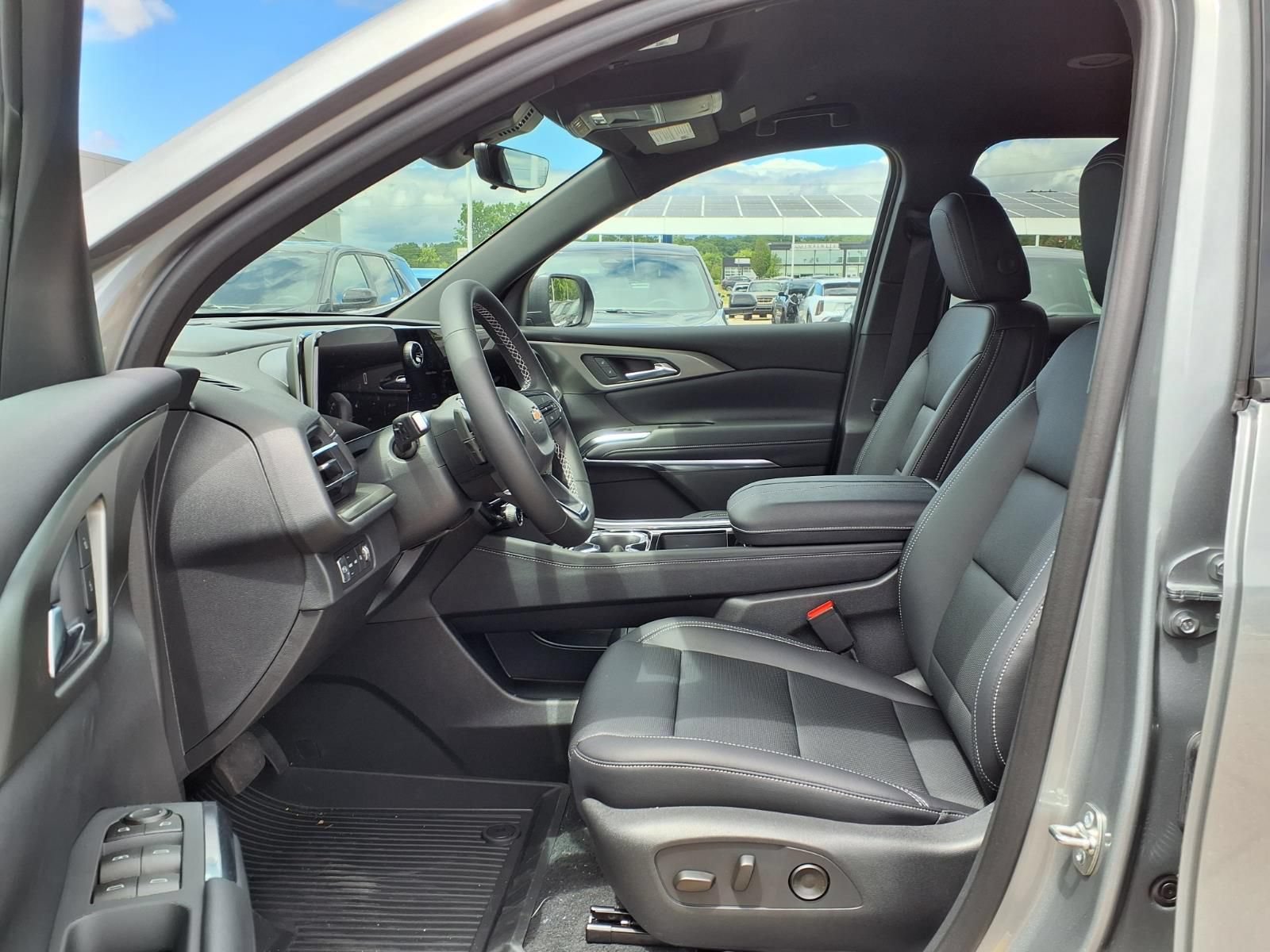 New 2026 Chevrolet Traverse LT w/ Driver Confidence Package AWD/4WD image 14