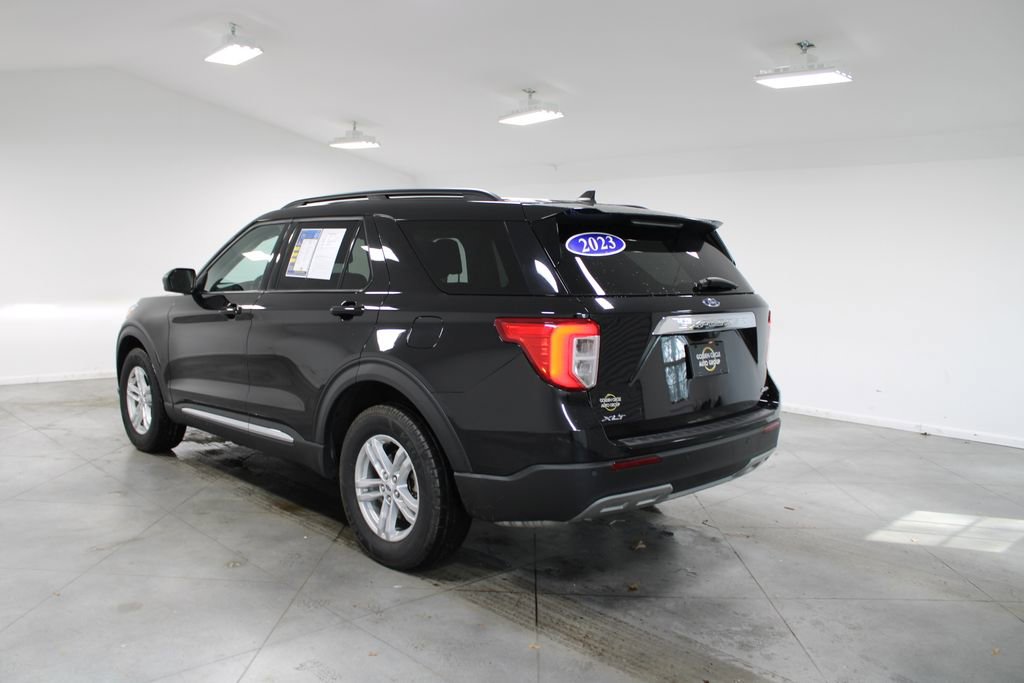 Used 2023 Ford Explorer XLT w/ Equipment Group 202A image 7