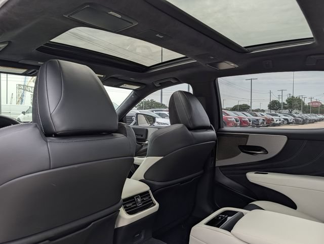 Used 2024 Lexus LS 500 F Sport AWD/4WD image 32