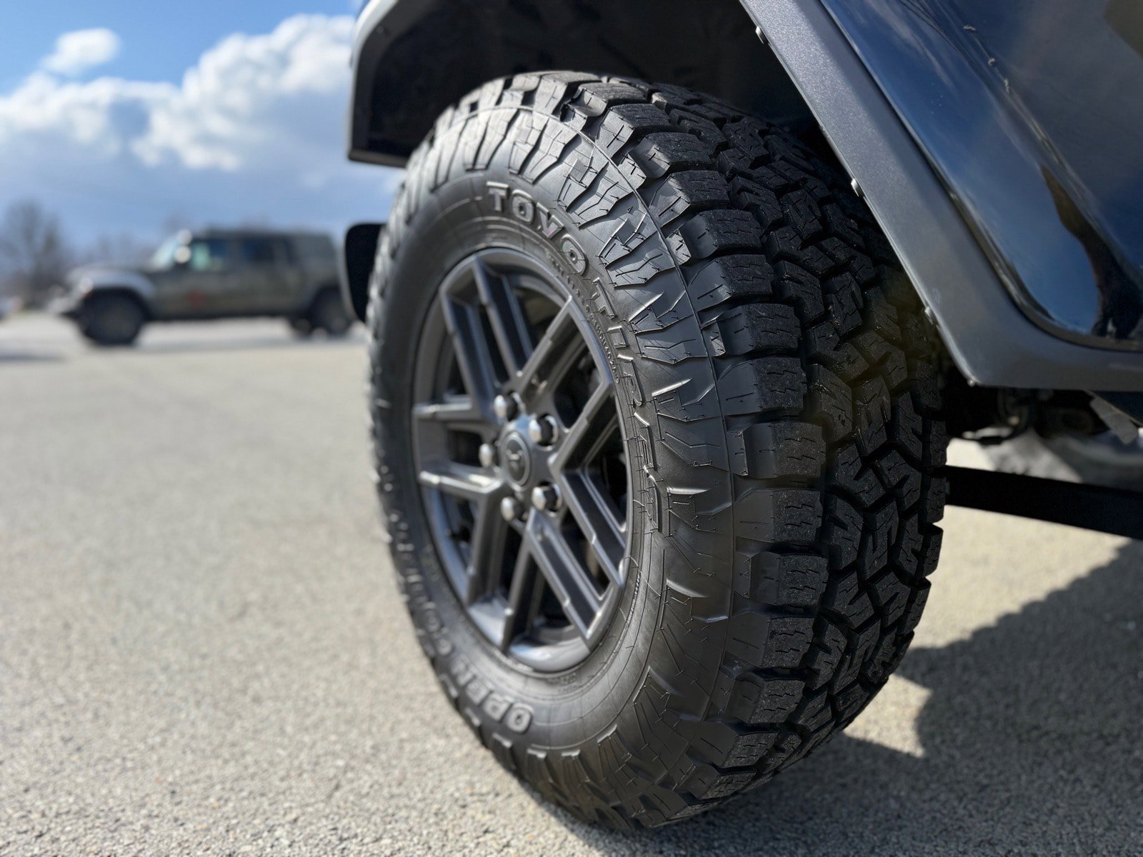 Certified 2025 Jeep Gladiator Sport AWD/4WD image 23