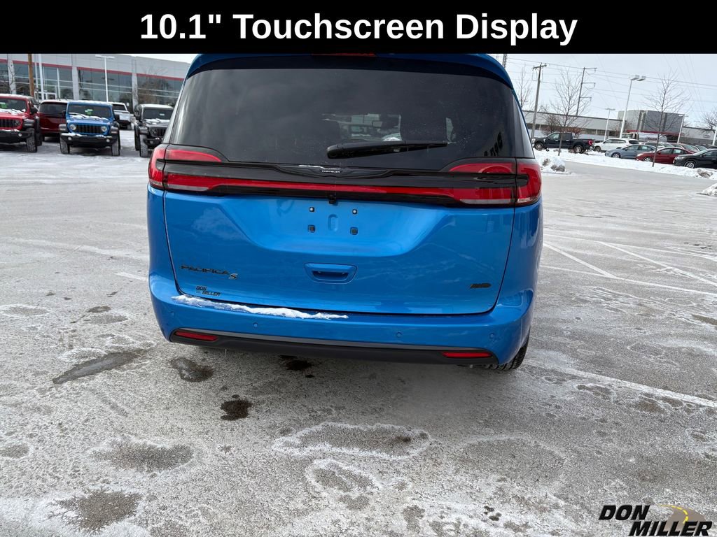 New 2026 Chrysler Pacifica Select w/ S Appearance Package image 6