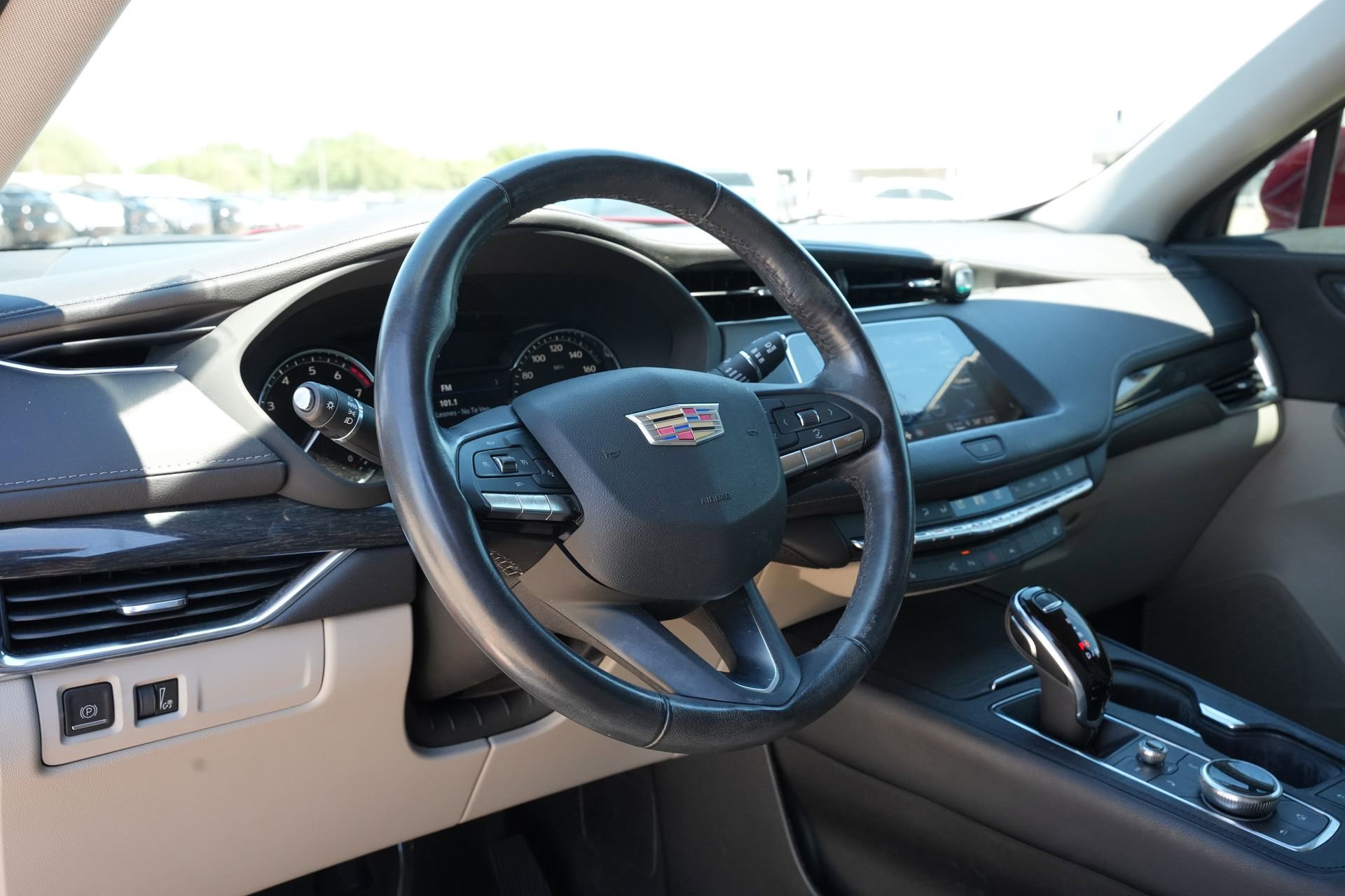 Used 2022 Cadillac XT4 Premium Luxury w/ Enhanced Visibility Package image 17