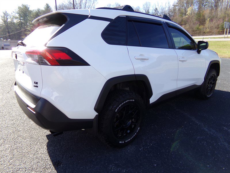 Used 2019 Toyota RAV4 LE AWD/4WD image 6