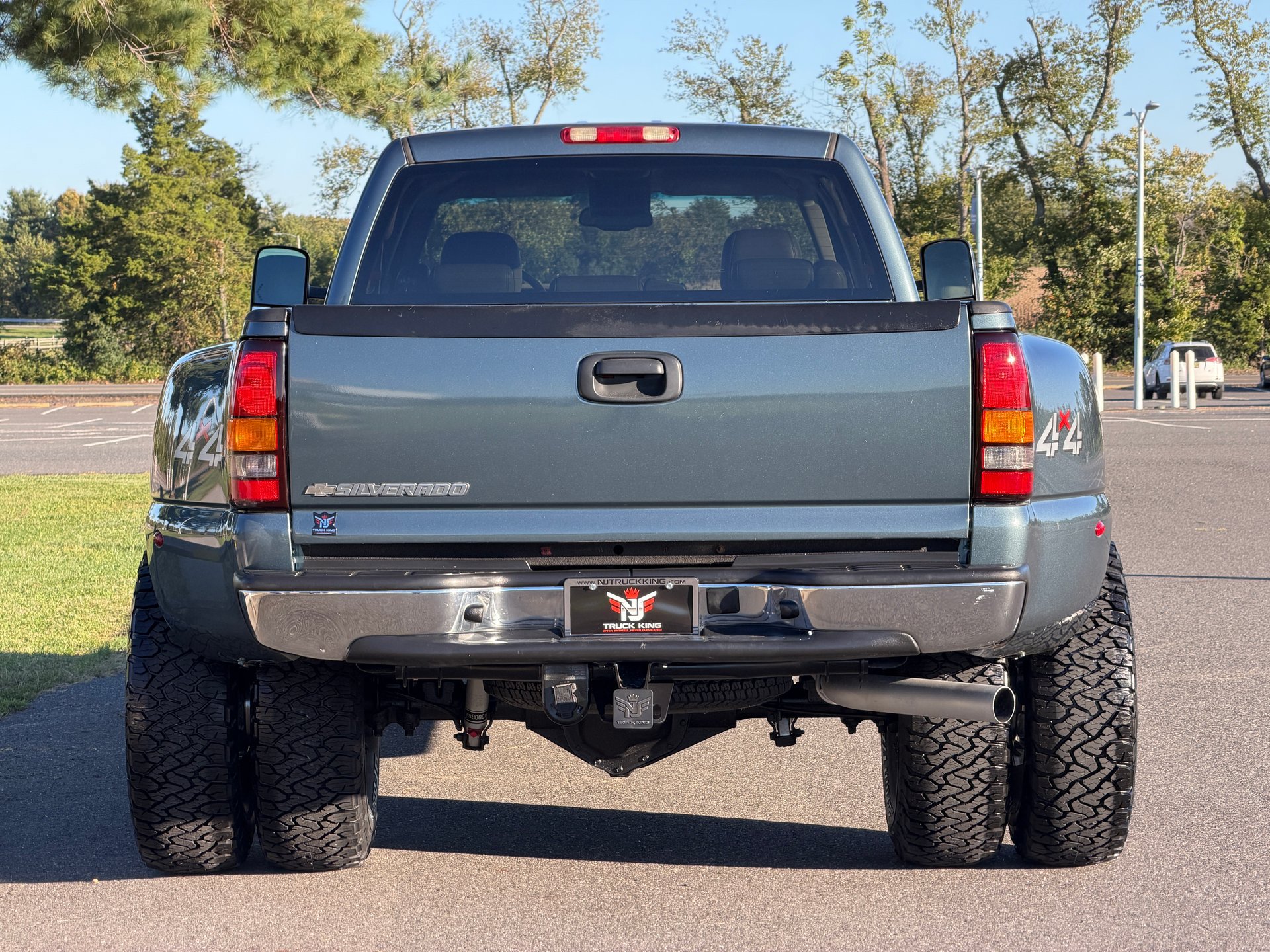 Used 2006 Chevrolet Silverado 3500 LT w/ Heavy-Duty Power Package AWD/4WD image 7