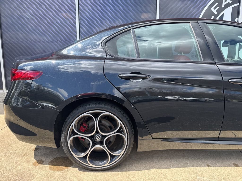 Used 2023 Alfa Romeo Giulia Veloce image 5