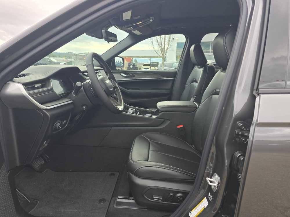 New 2025 Jeep Grand Cherokee L Limited w/ Luxury Tech Group II image 9