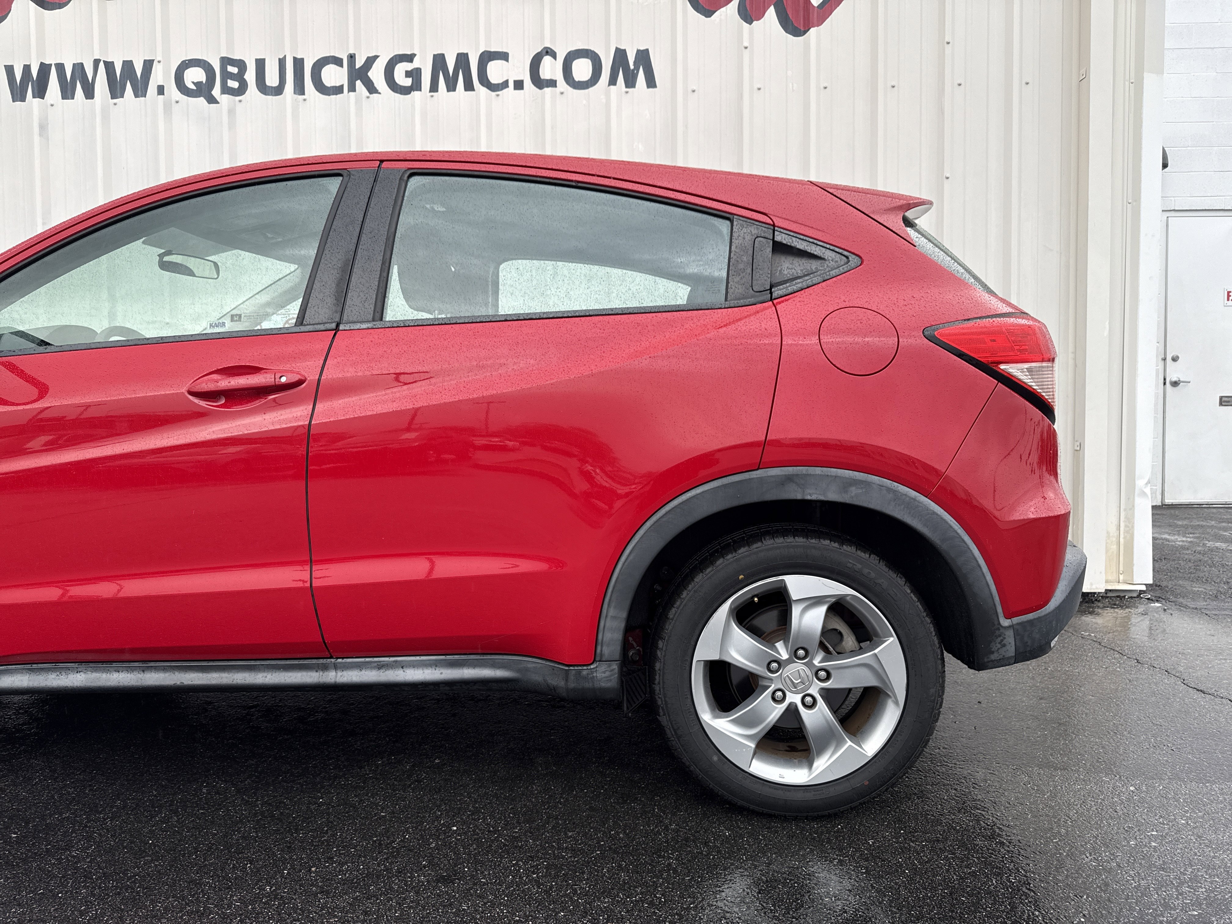 Used 2017 Honda HR-V LX image 2