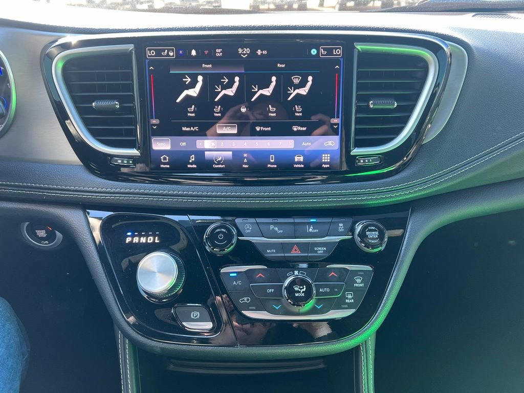 Used 2024 Chrysler Pacifica Limited w/ S Appearance Package image 24