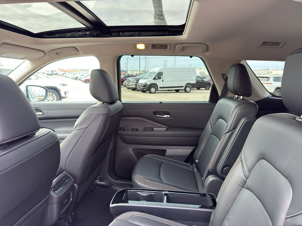 Certified 2025 Nissan Pathfinder SL w/ SL Premium Package image 33