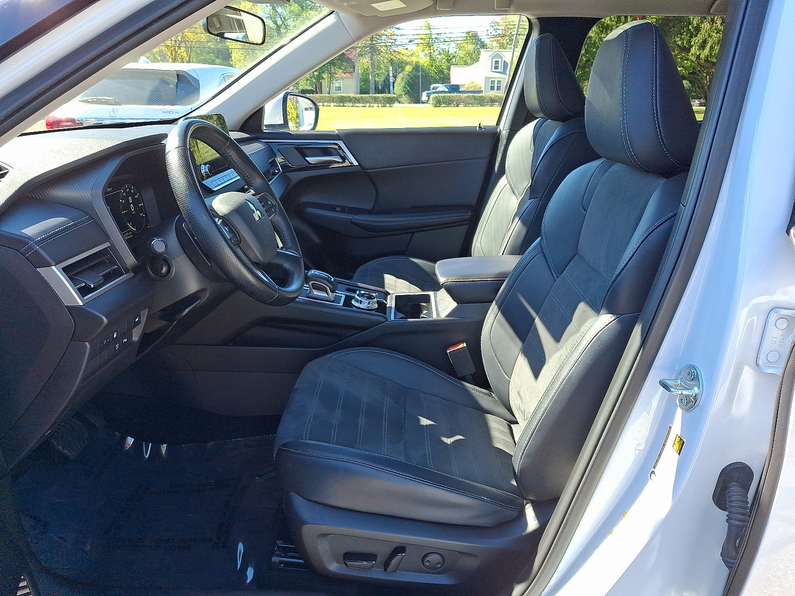 Used 2024 Mitsubishi Outlander Ralliart image 13