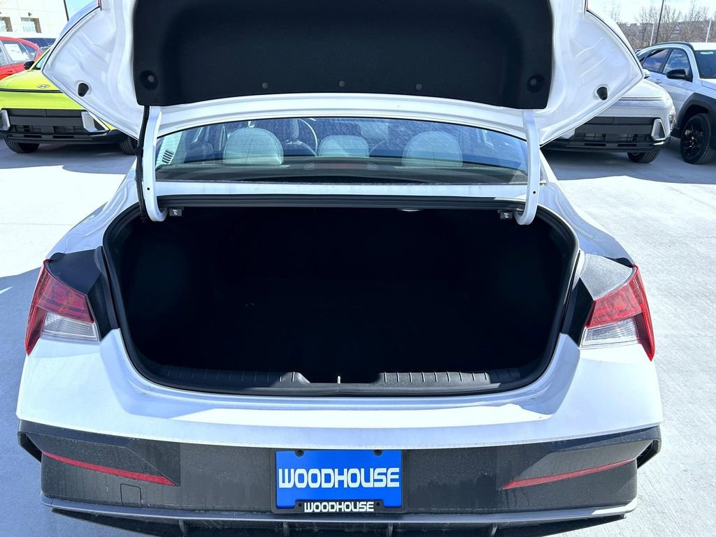 New 2026 Hyundai Elantra Limited image 9