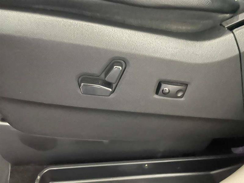 Used 2015 Chrysler Town & Country Touring-L w/ Driver Convenience Group FWD image 34