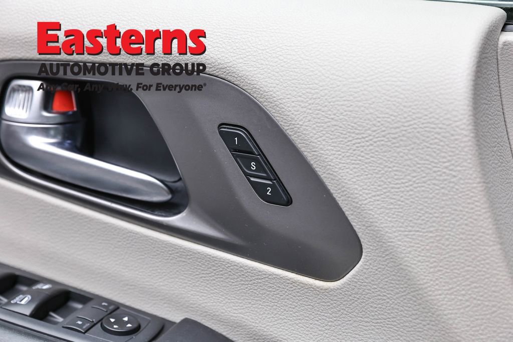 Used 2020 Chrysler Pacifica Touring-L FWD image 22