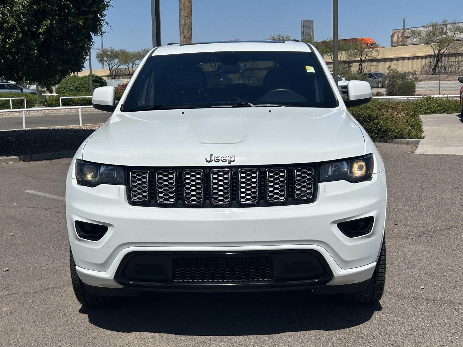 Used 2020 Jeep Grand Cherokee Altitude RWD image 8