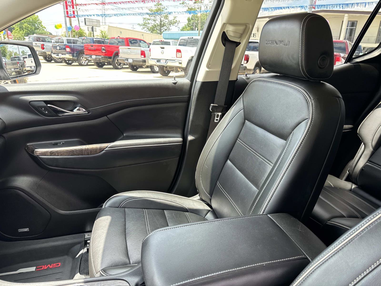 Used 2022 GMC Acadia Denali w/ LPO, Floor Liner Package FWD image 15