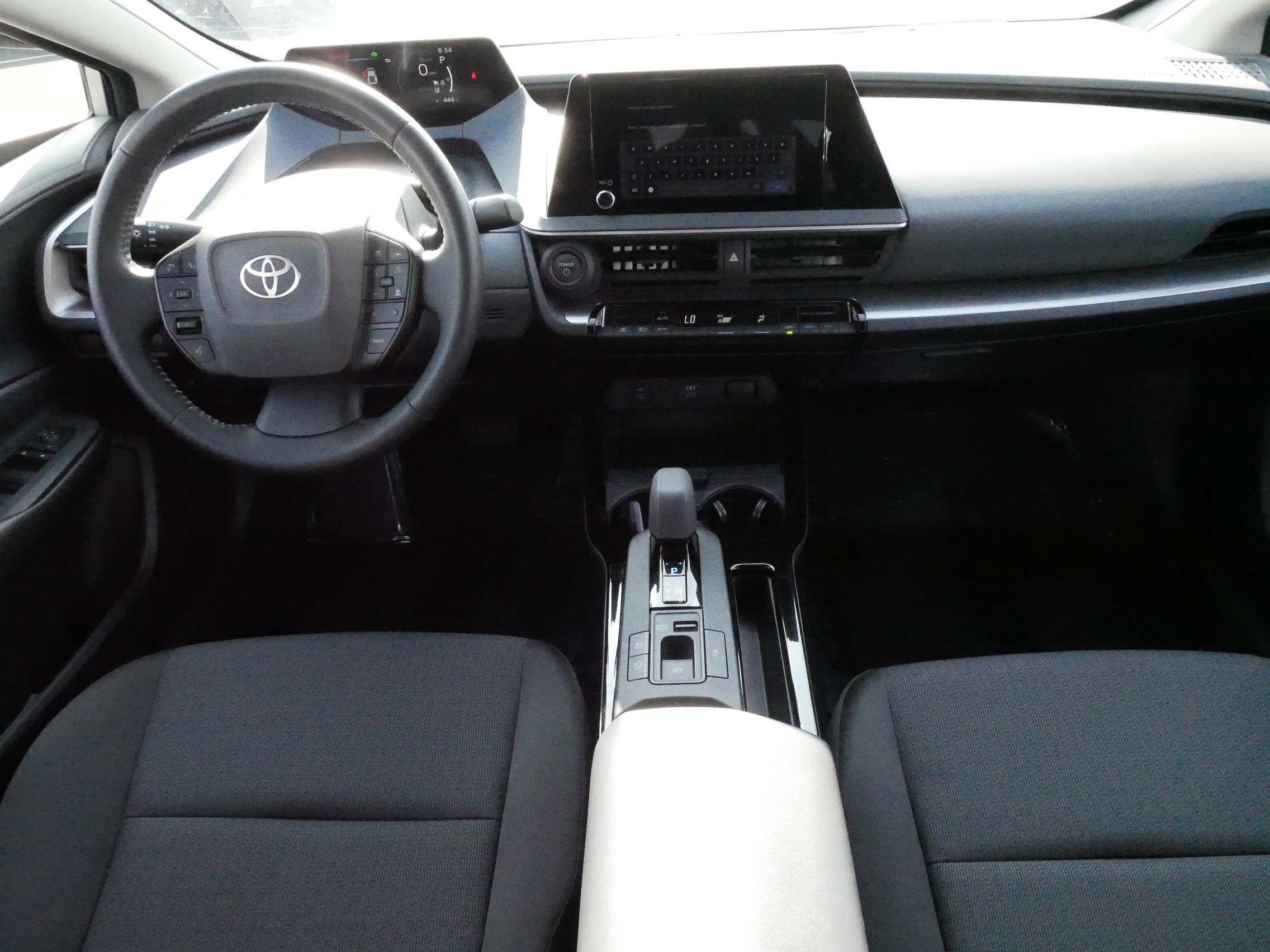 Certified 2025 Toyota Prius LE FWD image 10