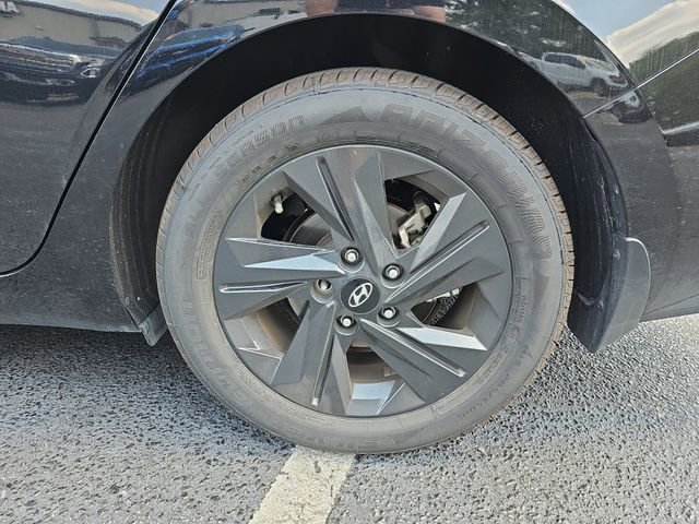 Used 2022 Hyundai Elantra SEL w/ Convenience Package FWD image 9