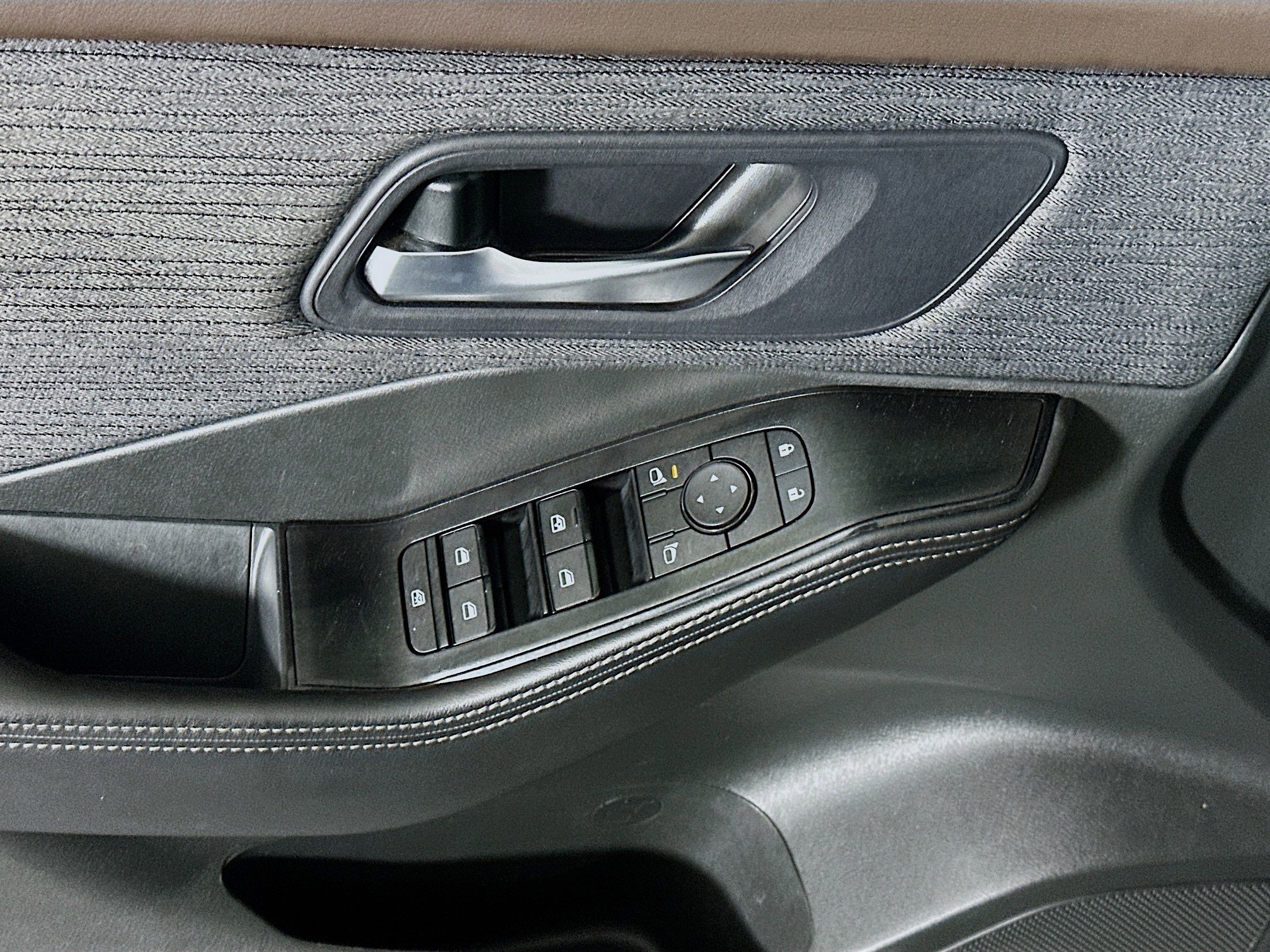 Used 2023 Nissan Rogue SV image 15