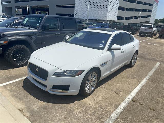 Used 2016 Jaguar XF Premium RWD image 3