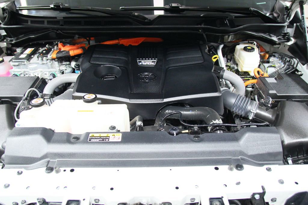 Used 2024 Toyota Sequoia Platinum AWD/4WD image 30