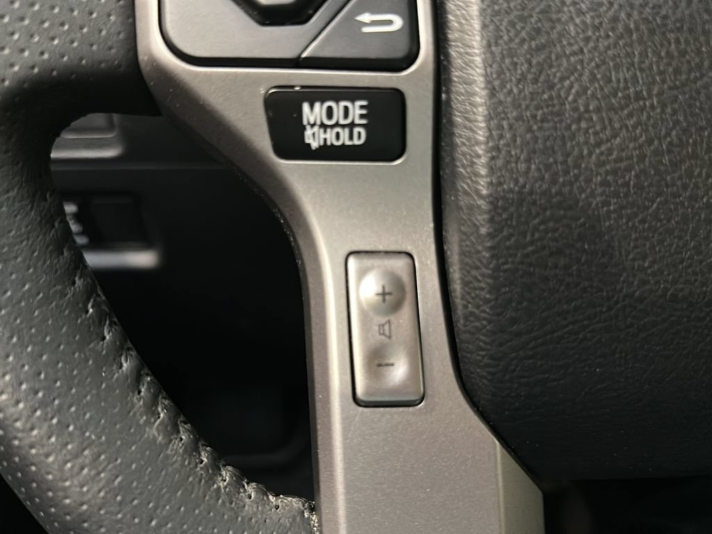 Used 2018 Toyota 4Runner SR5 AWD/4WD image 22