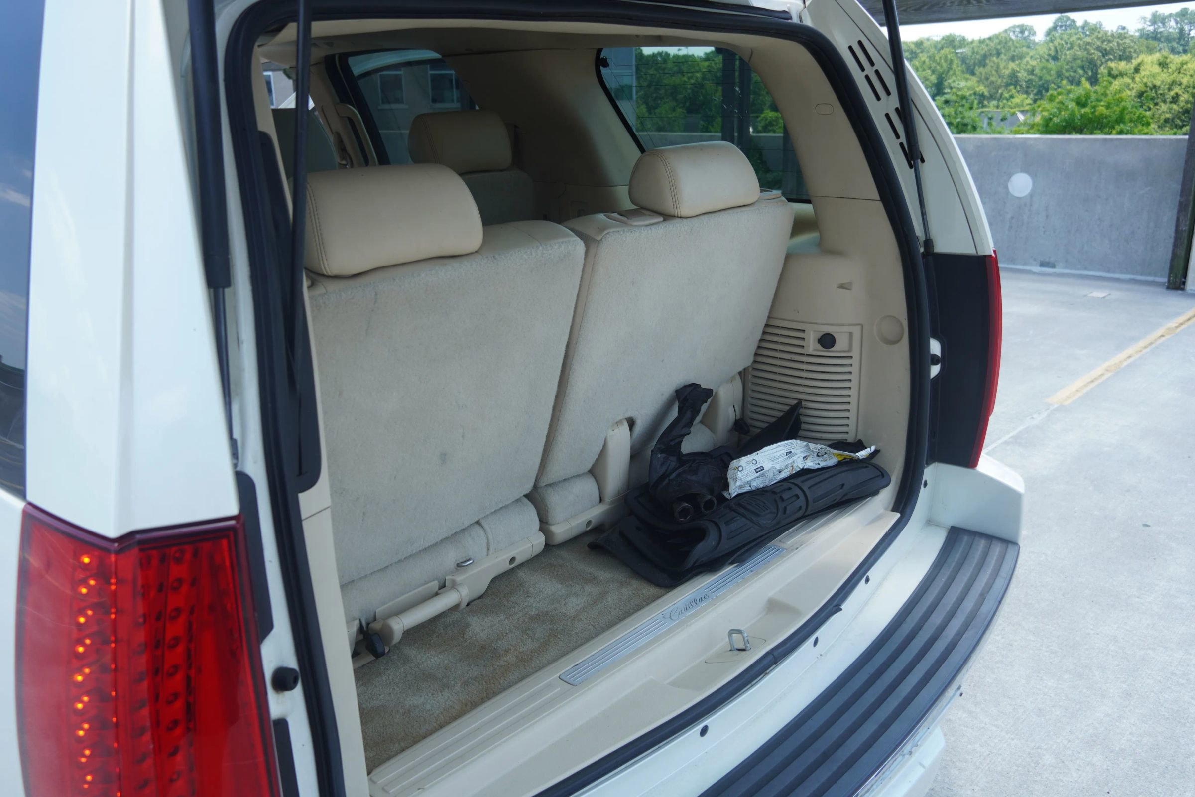 Used 2008 Cadillac Escalade AWD image 25