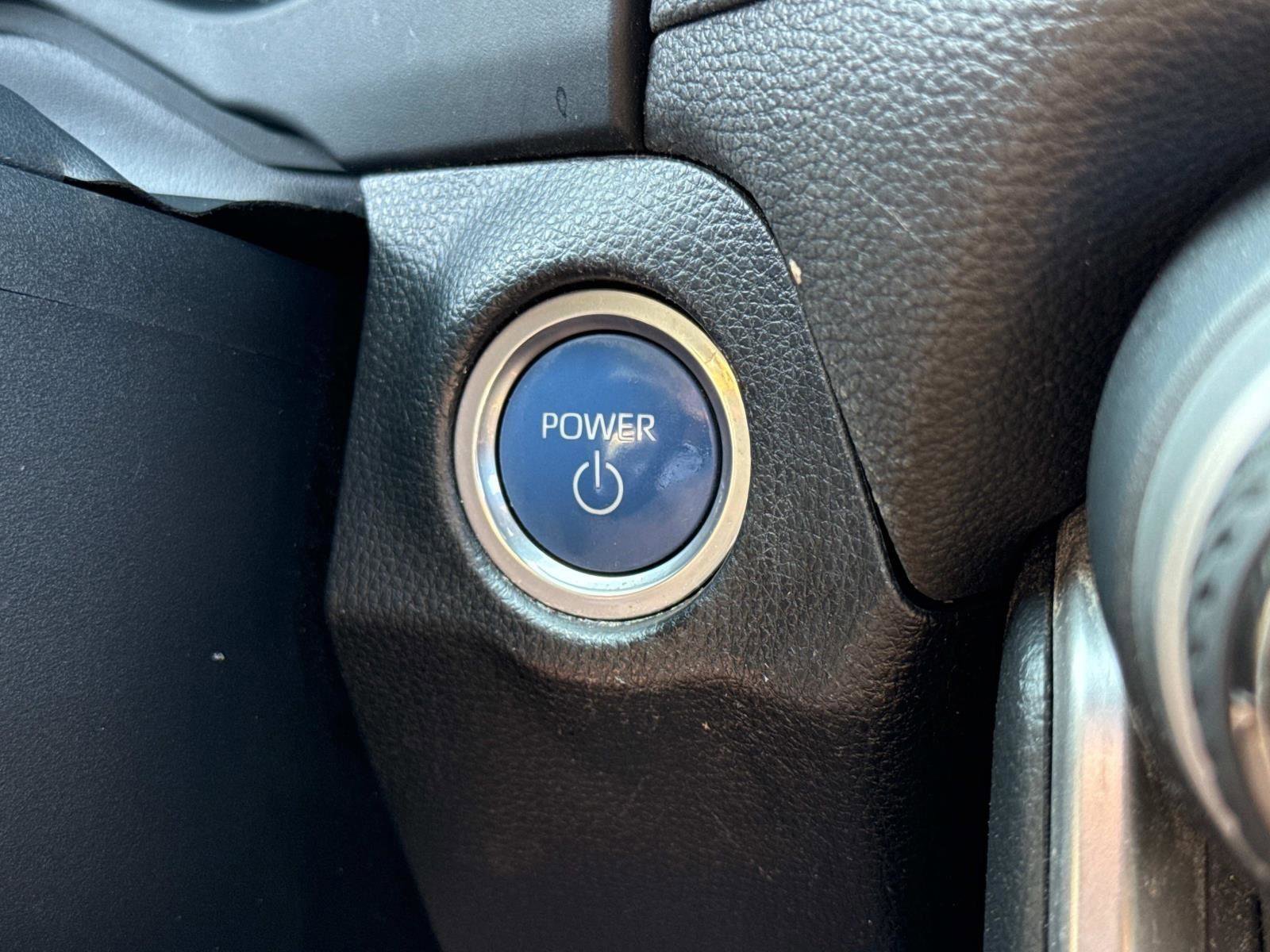 Used 2021 Toyota RAV4 SE image 14