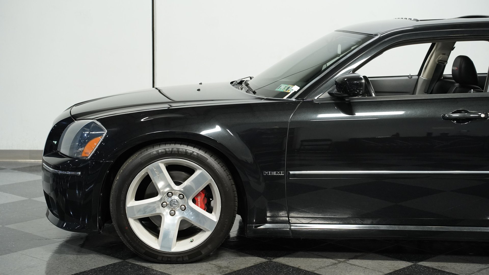 Used 2006 Dodge Magnum SRT8 w/ SRT Option Group III image 19