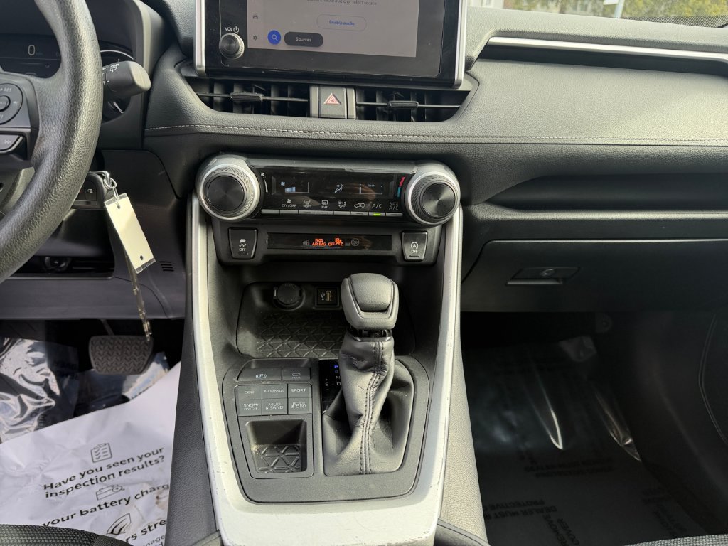 Used 2025 Toyota RAV4 LE AWD/4WD image 11