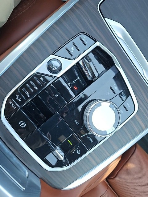 Used 2024 BMW X7 xDrive40i w/ Executive Package image 33