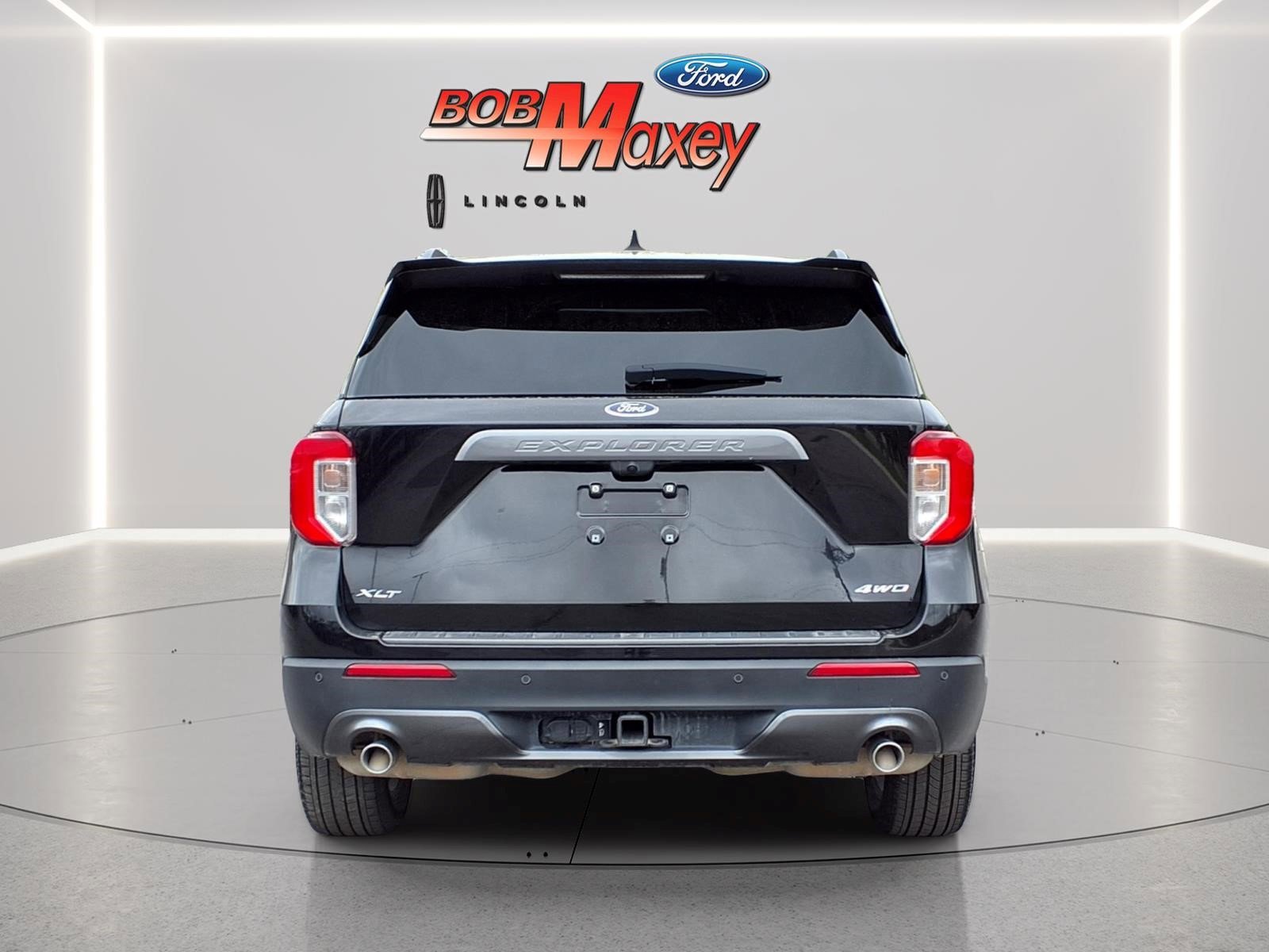 Used 2024 Ford Explorer XLT w/ Equipment Group 202A AWD/4WD image 6