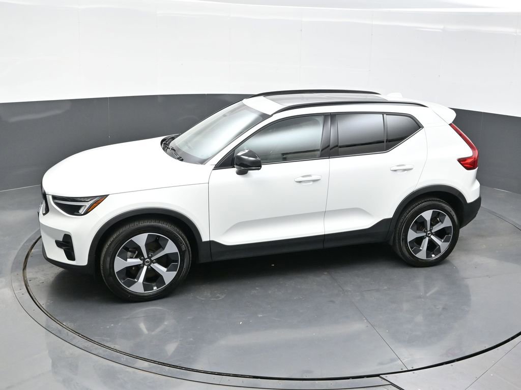 Used 2023 Volvo XC40 B5 Plus w/ Climate Package image 24