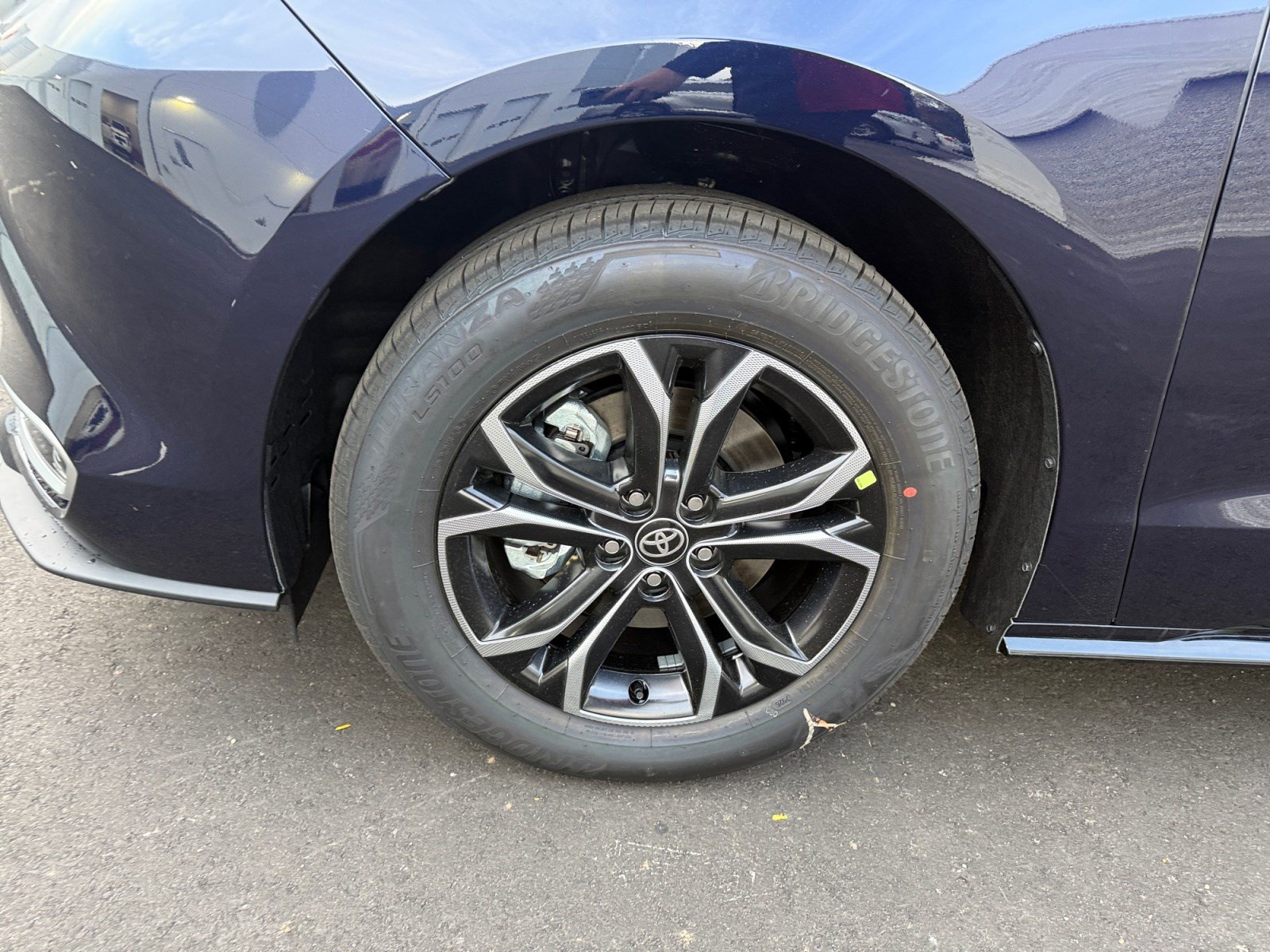 New 2026 Toyota Sienna Platinum AWD/4WD image 24