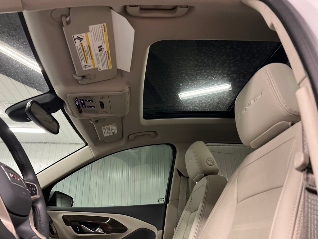 Certified 2024 GMC Terrain Denali w/ Denali Premium Package AWD/4WD image 27