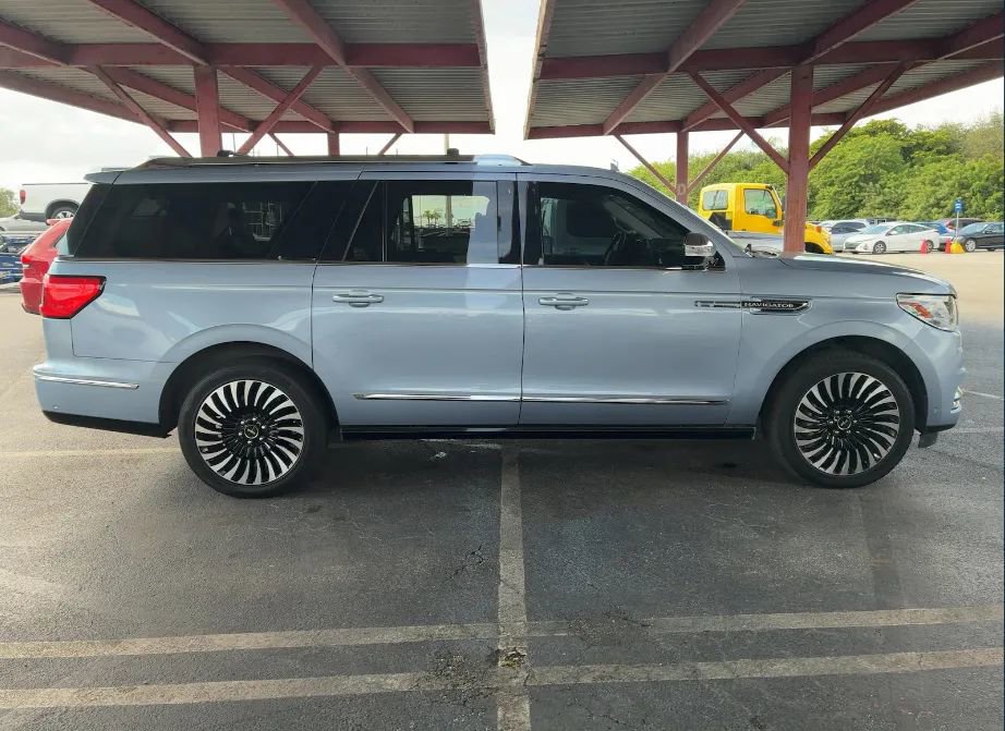 Used 2020 Lincoln Navigator L Black Label w/ Cargo Convenience Package image 4