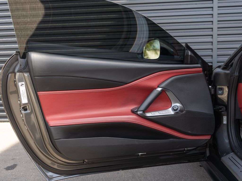Used 2019 Ferrari 812 Superfast RWD image 25