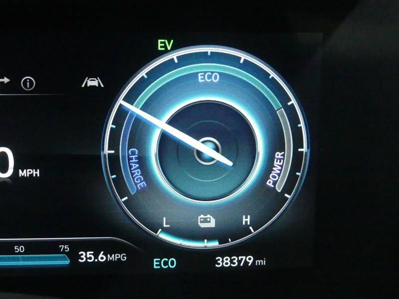 Used 2024 Hyundai Elantra Limited image 33