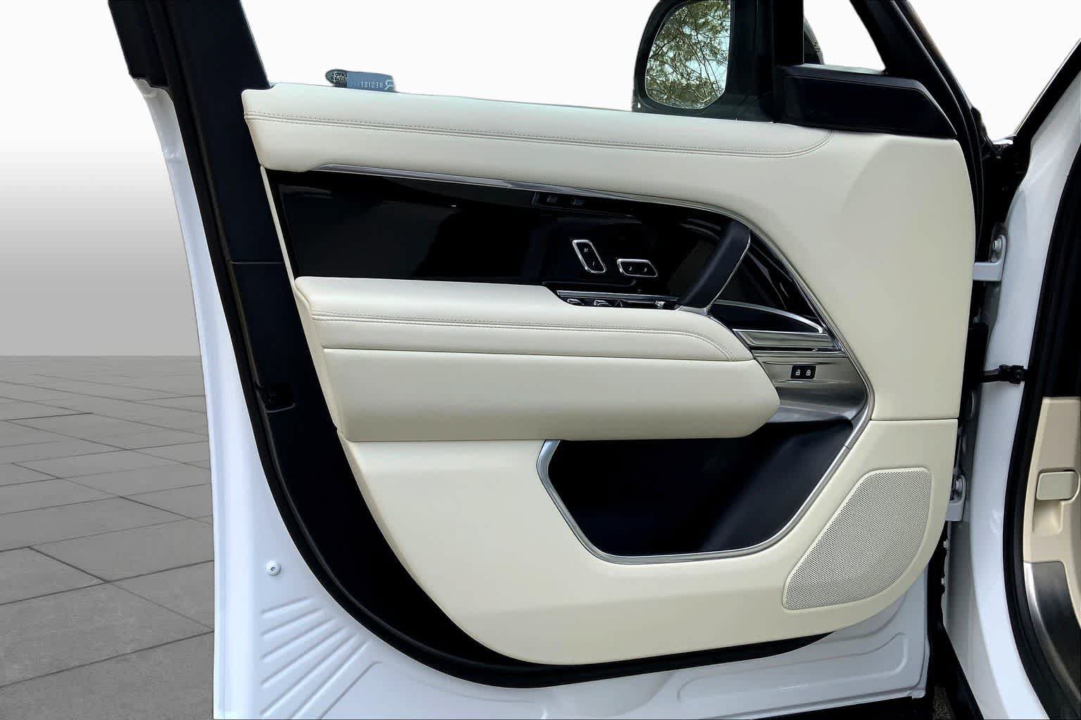 Used 2023 Land Rover Range Rover SE AWD/4WD image 20