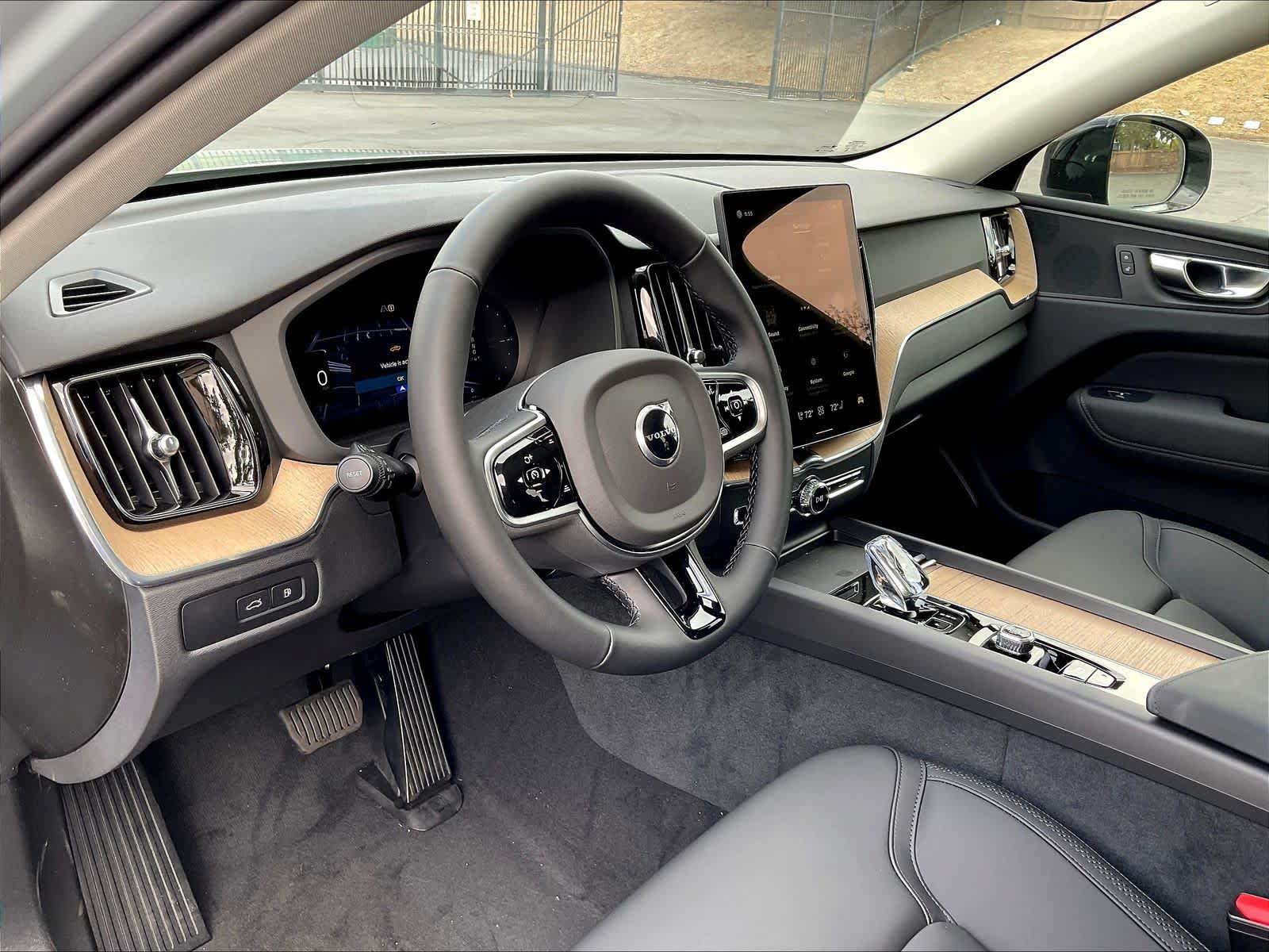New 2026 Volvo XC60 T8 Plus w/ Climate Package PRO AWD/4WD image 8