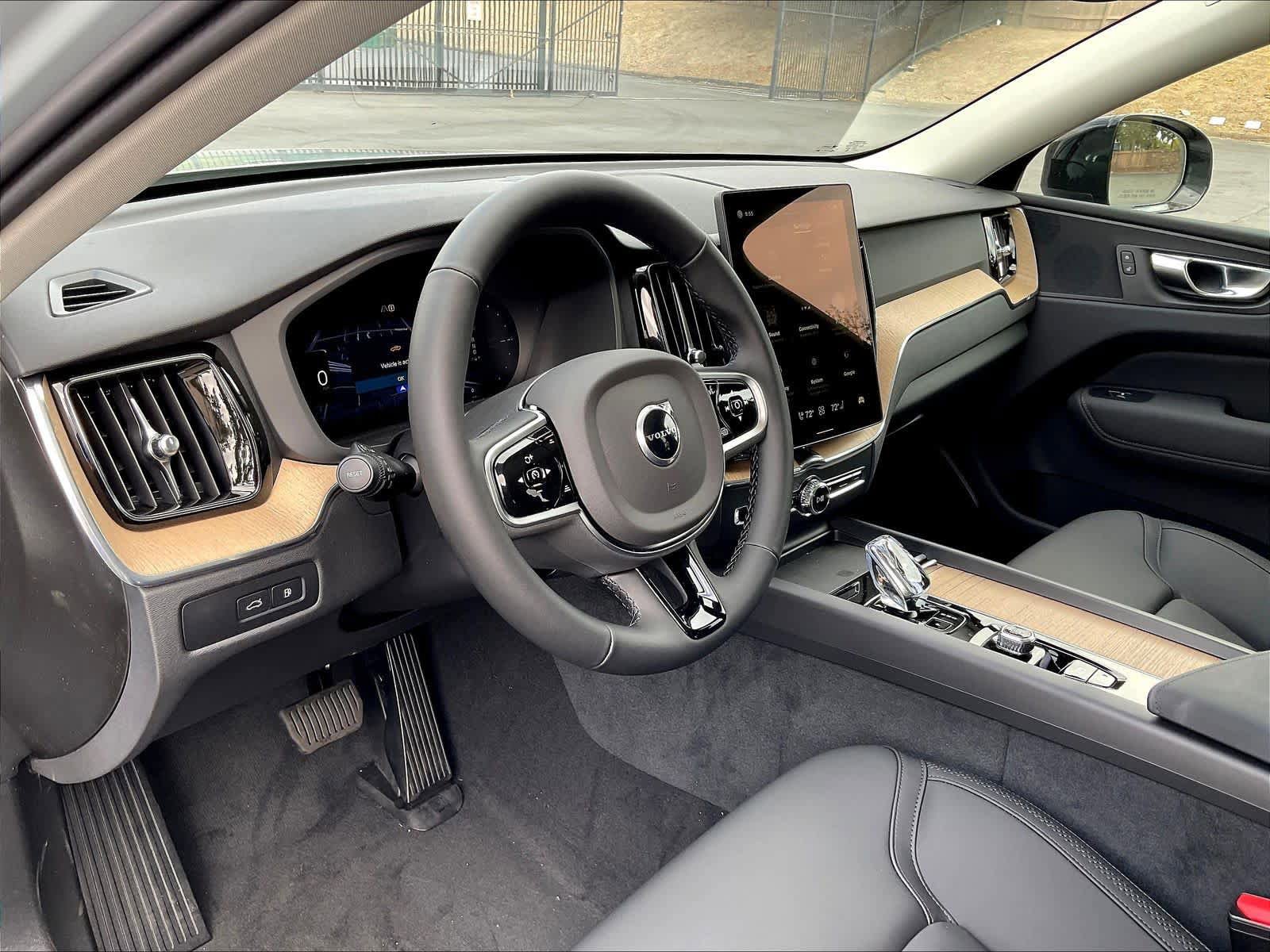 New 2026 Volvo XC60 T8 Plus w/ Climate Package PRO AWD/4WD image 8