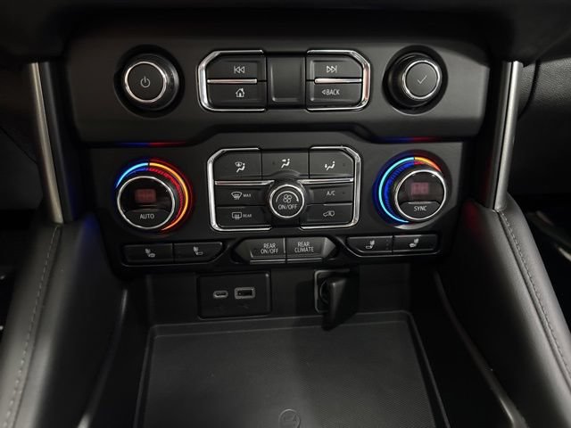 Used 2021 Chevrolet Tahoe Z71 w/ Luxury Package AWD/4WD image 24