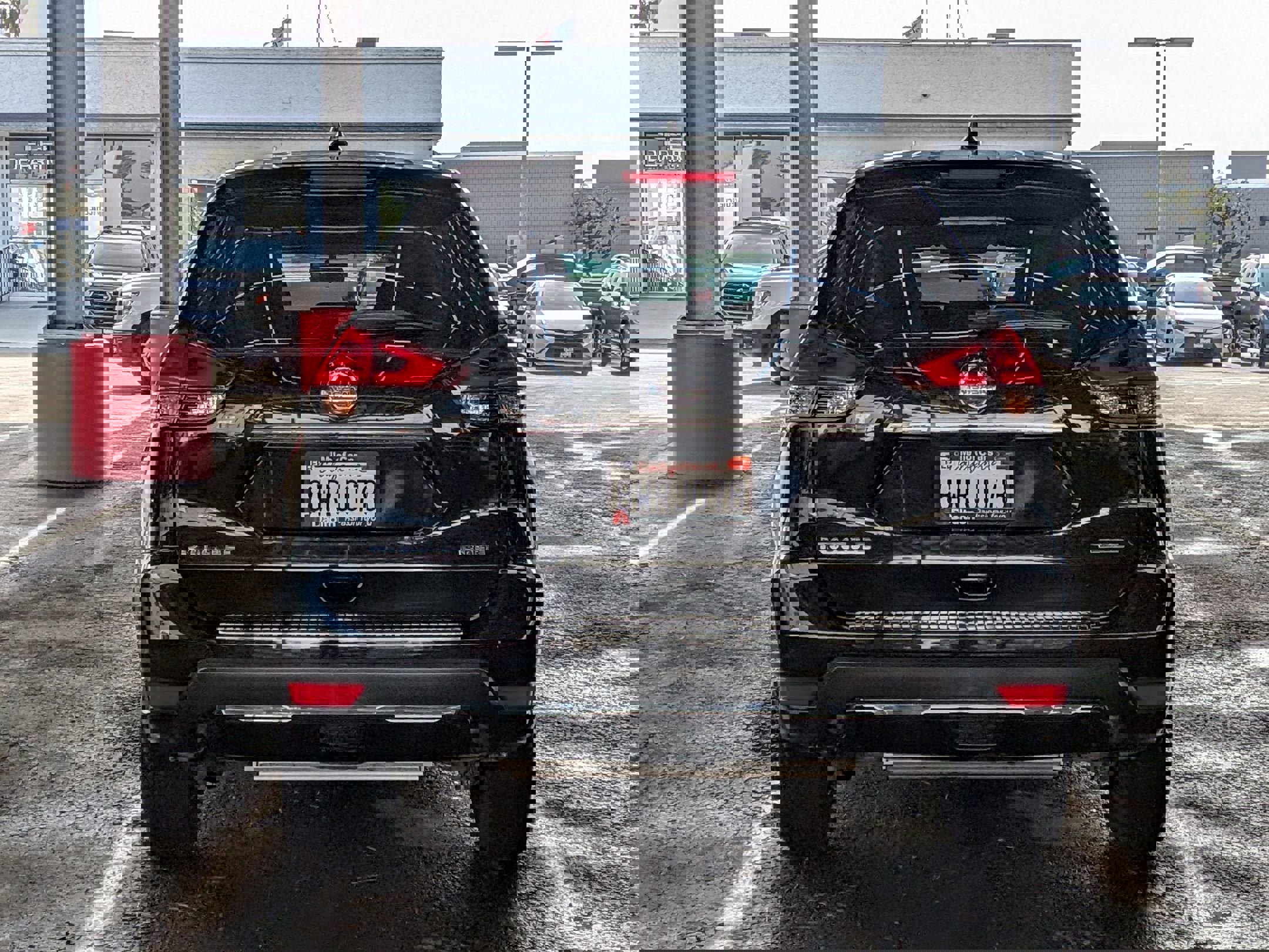 Used 2018 Nissan Rogue S image 3