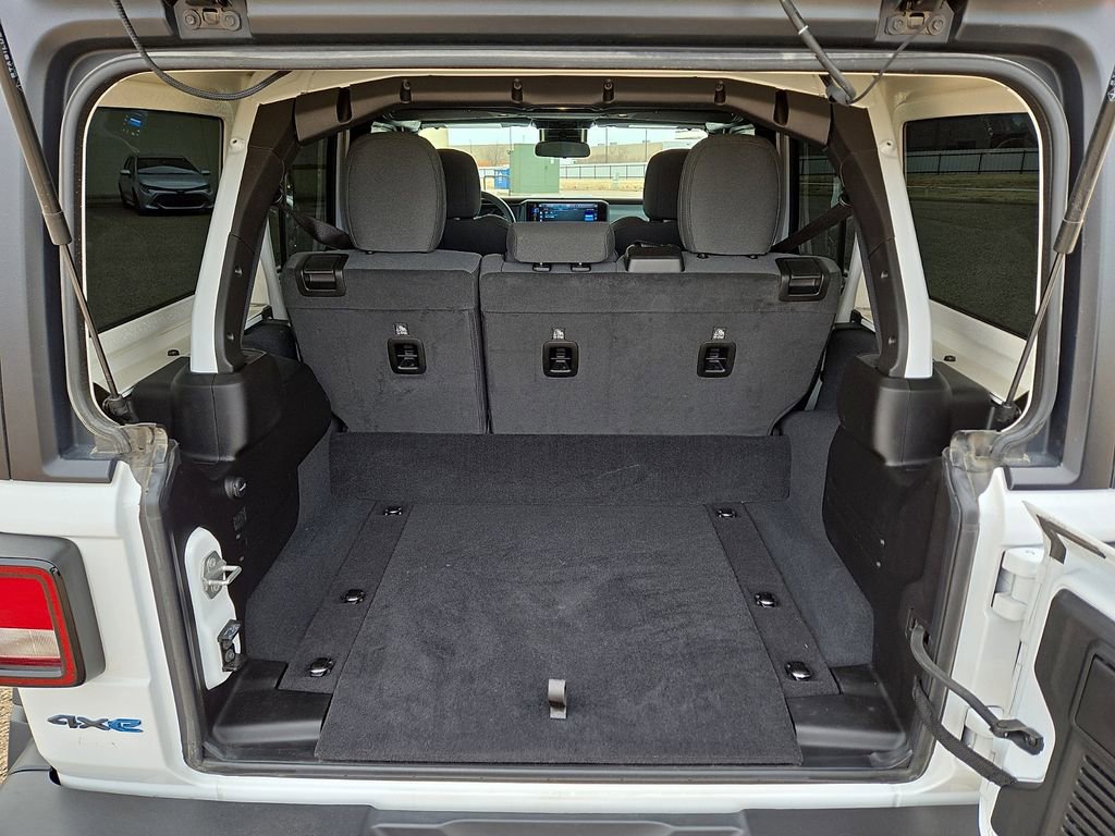 Used 2024 Jeep Wrangler Unlimited image 14