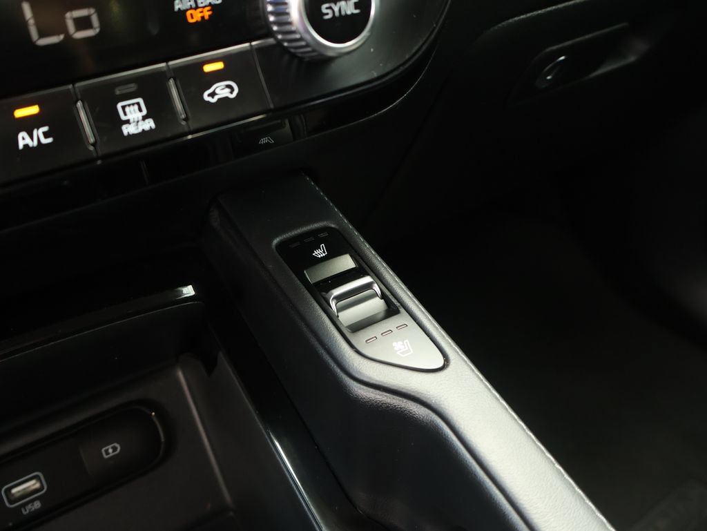 Certified 2022 Kia Telluride SX w/ SX Prestige Package AWD/4WD image 39