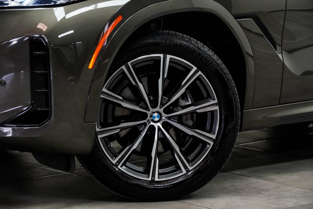 Used 2024 BMW X6 xDrive40i w/ Premium Package AWD/4WD image 3